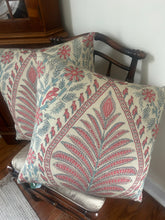 Load image into Gallery viewer, Set of Floral Throw Pillows