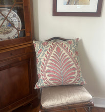 Load image into Gallery viewer, Set of Floral Throw Pillows

