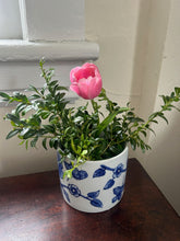 Load image into Gallery viewer, Blue and White Small Vase
