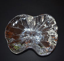 Load image into Gallery viewer, Beatriz Ball Flower Dish
