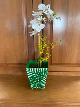 Load image into Gallery viewer, Large Palm Frond Cachepot
